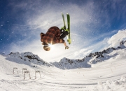 开云体育在线-雷霆对阵新疆队，伦纳德关键时刻站出来