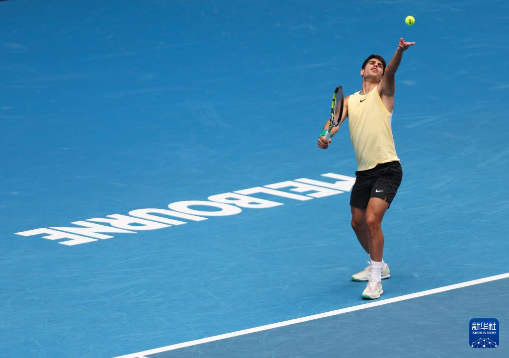 包含澳大利亚网球队逆转意大利网球队，阿尔卡拉斯高光表现的词条