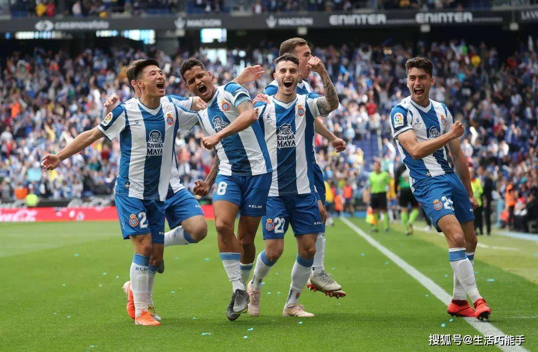 瓦伦西亚客场逆转获胜，西甲联赛形势激烈