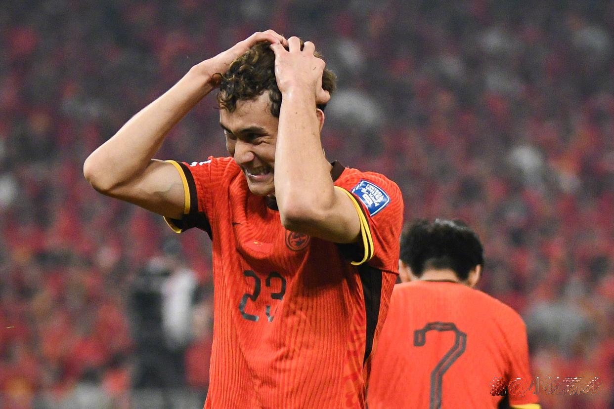 伊拉克球队奋发进取，迈向亚洲足球的荣耀