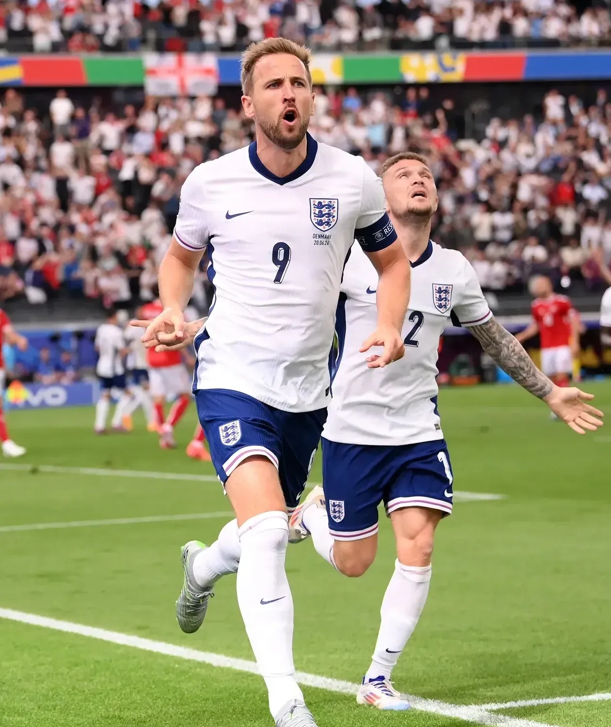 英格兰队大胜荷兰，豪取三分