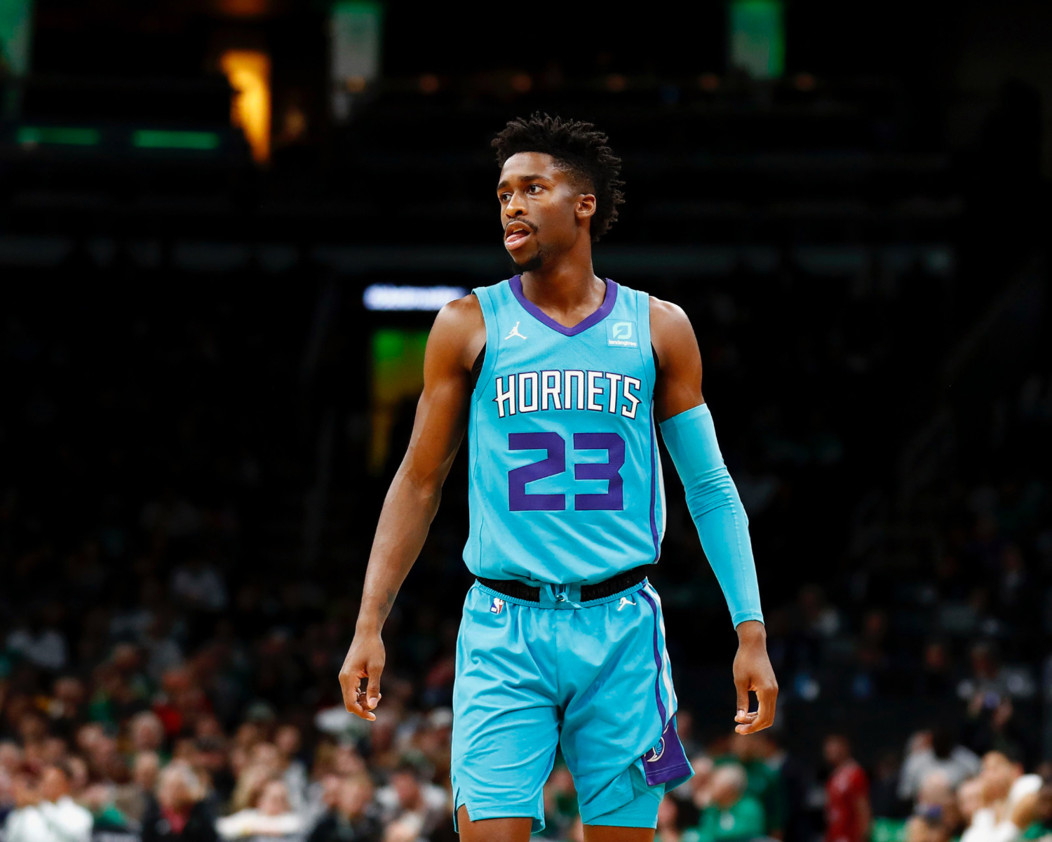 西蒙斯三分球得分稳定,人队员展现全方位实力 西蒙斯三分球得分稳定,人队员展现全方位实力