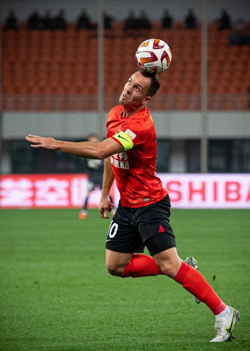 关于华人球员突破射门得手,切尔西士气大振的信息 关于华人球员突破射门得手,切尔西士气大振的信息