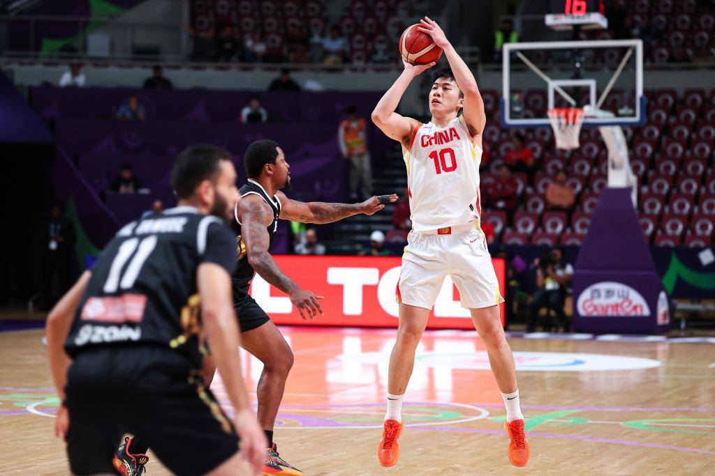 海南男篮冠军实力展现,掀起胜利的浪潮 海南男篮冠军实力展现,掀起胜利的浪潮