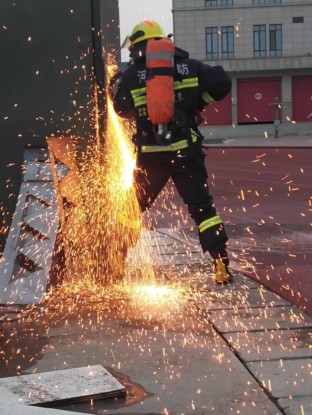 总决赛在即，球队备战如入火海，无惧激烈对抗的简单介绍