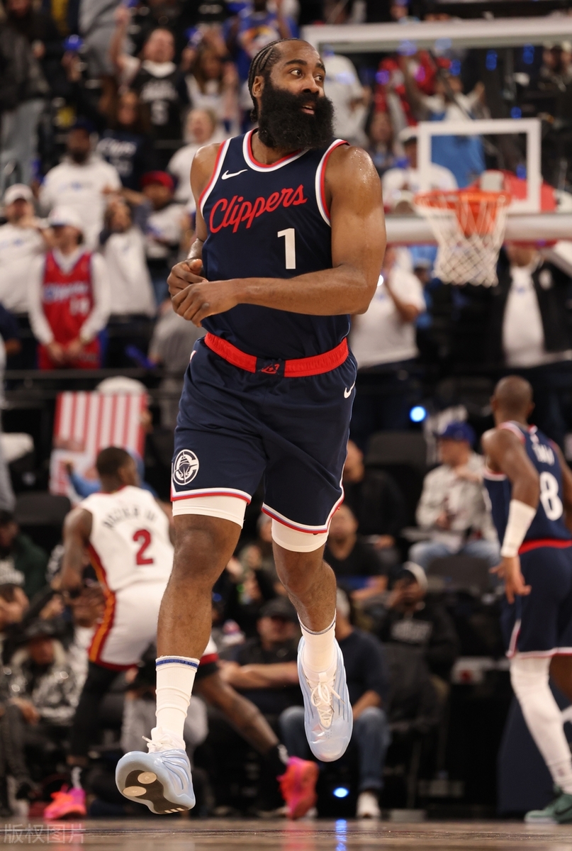 加拿大男篮强势篮网，哈登统治全场的简单介绍