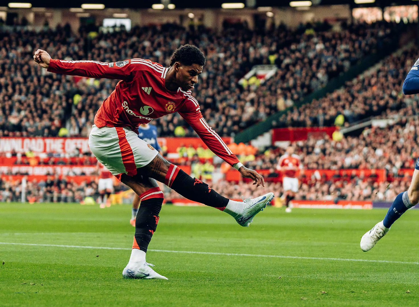 曼联横扫荷兰，迪马利亚高光表现的简单介绍