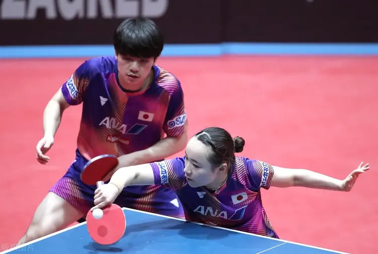 波兰队碾压英格兰队，马龙扛起全队