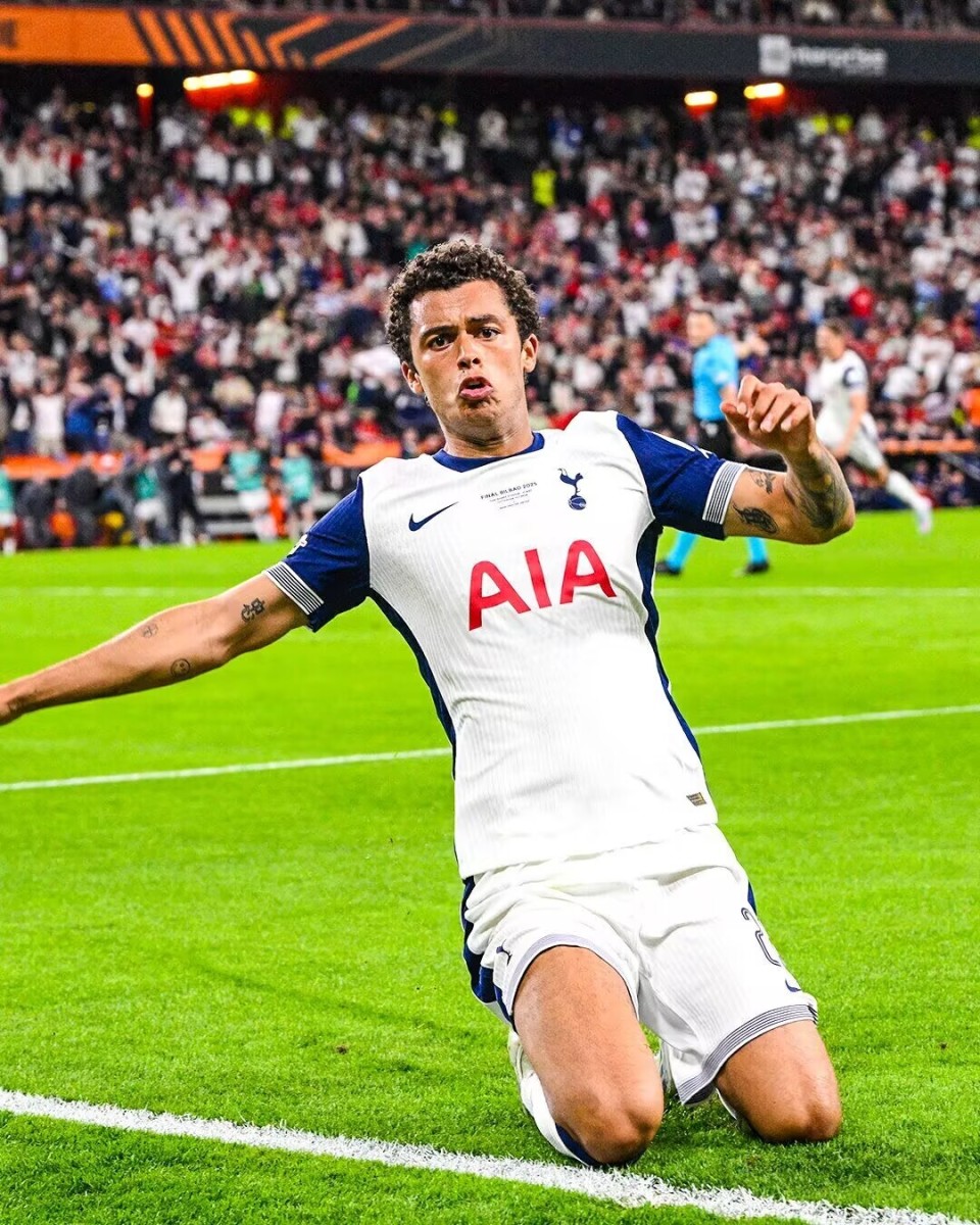 法兰克福年轻球员崭露头角,成为球队新希望 法兰克福年轻球员崭露头角,成为球队新希望