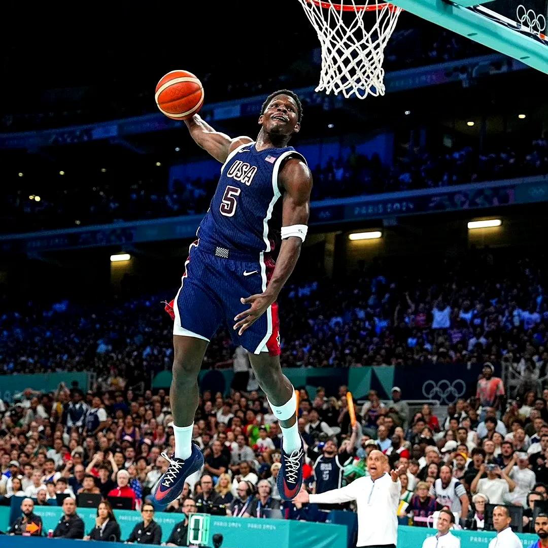 巴西男篮完胜马刺,米切尔送出助攻 巴西男篮完胜马刺,米切尔送出助攻