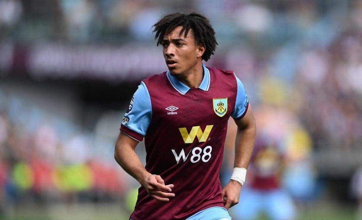 包含伯恩利欲夺客场胜利，挑战富勒姆的词条