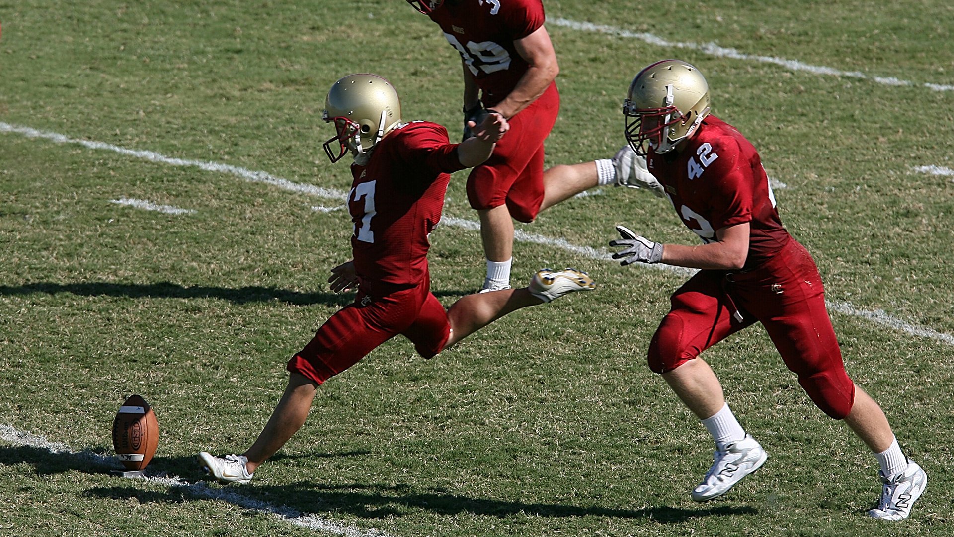 赛道与球场，当F1引擎轰鸣遇见小贾伦的统治之夜