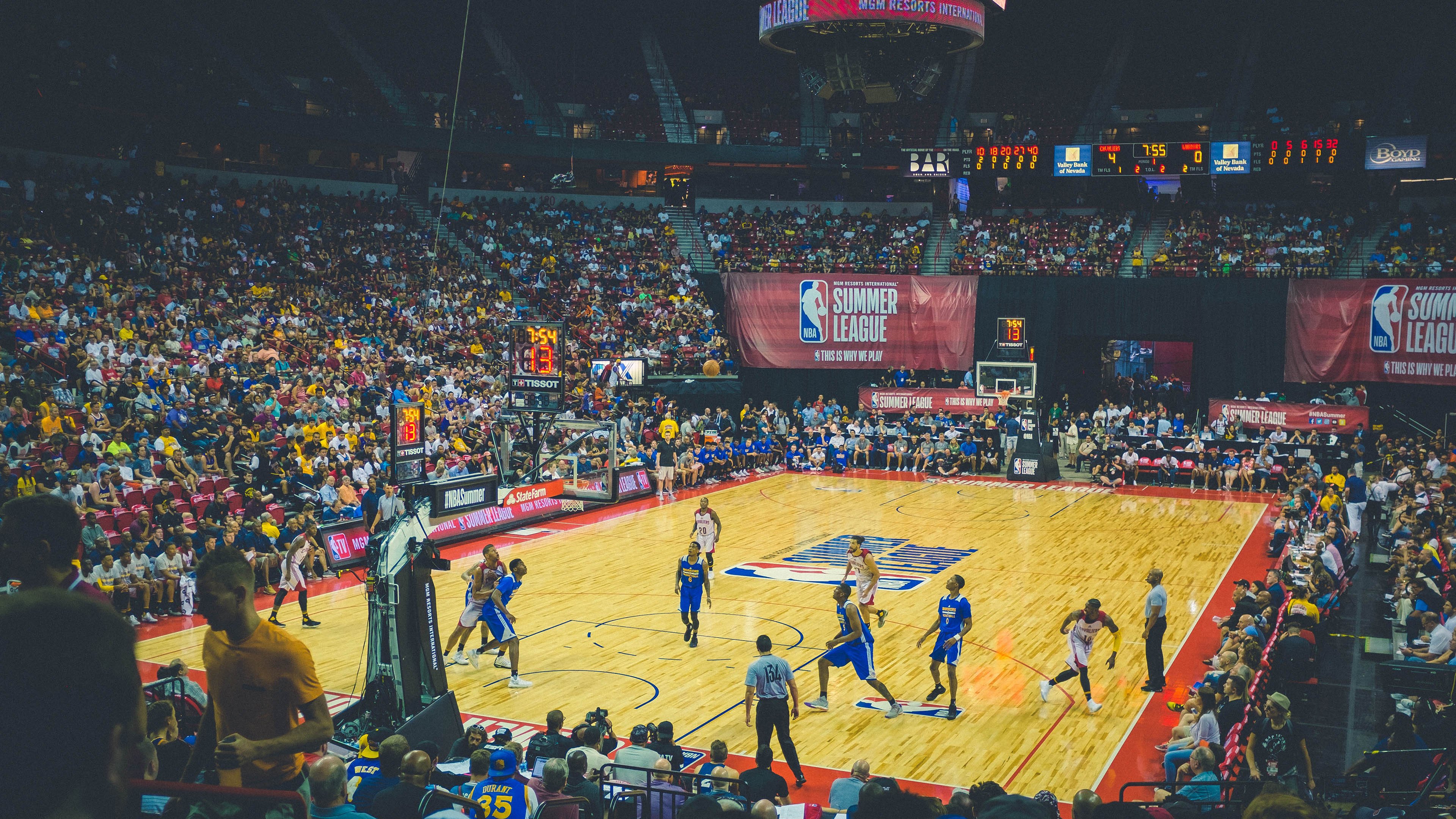 维也纳风暴席卷杜塞尔多夫，奥恰洛夫领衔奥地利队历史性碾压德国队