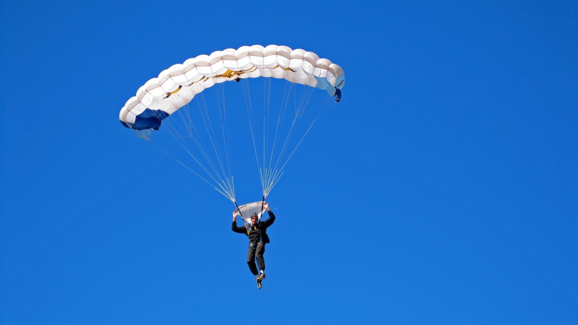 英超争冠之夜，阿拉巴存在感拉满